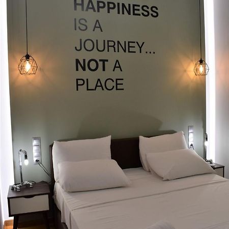 Venia Luxury Suite Atene Esterno foto